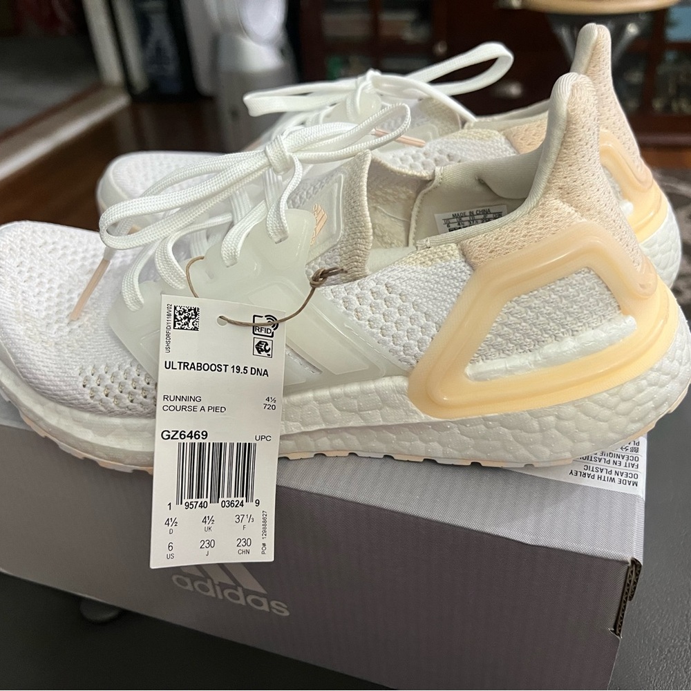 Adidas 19.5 Ultraboost sneakers